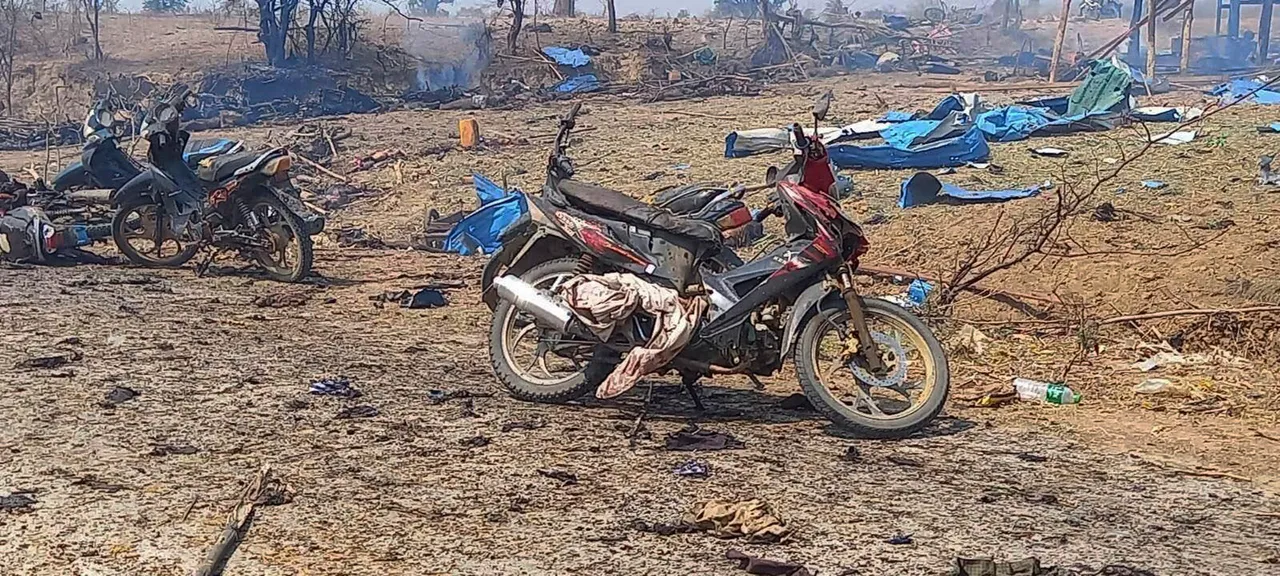 甘布魯鎮遭緬甸軍方空襲,造成至少20名兒童死亡。美聯社