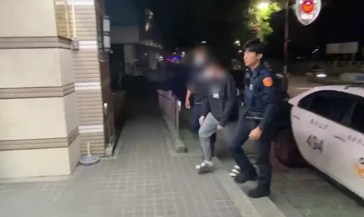 警方前往陳男住處將他帶回。翻攝畫面