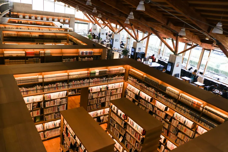 2樓可以俯瞰整個圖書館。賴昀岫攝