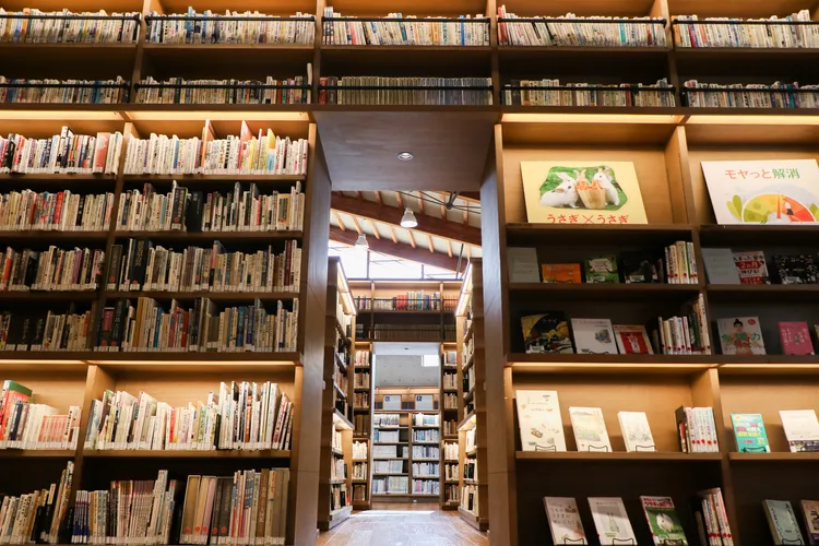 武雄圖書館內空間很有設計感。賴昀岫攝