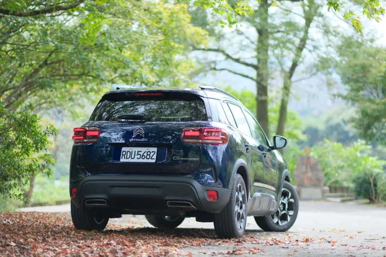 本月購買C5 Aircross指定車型就加贈4年12萬公里延長保固，以及1萬元消費抵用券。陳志淵攝