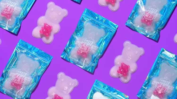 beautyblender將美妝蛋專用清潔皂和掌上型洗潔劑變為可愛的小熊軟糖樣貌。品牌提供