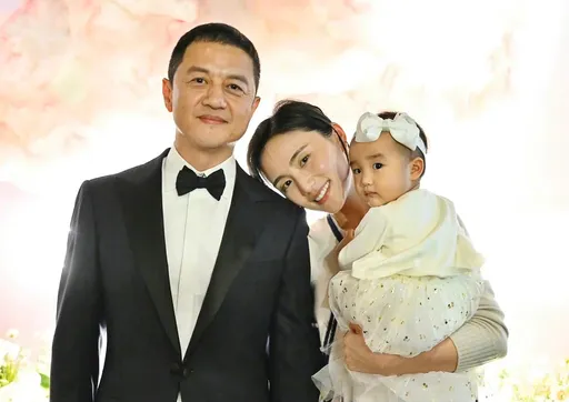 李亞鵬與嫩妻爆分居!返璞歸真穿長袍 竟被酸「難怪王菲跟他離婚」