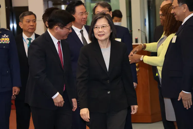 蔡英文感謝國人做最溫暖的後盾。鄭孟晃攝