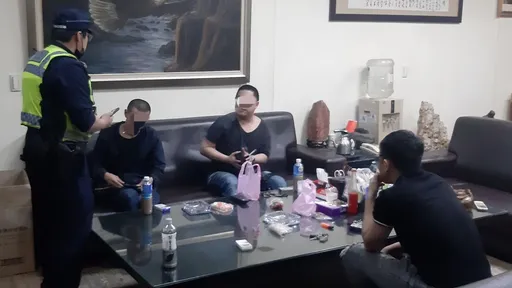 周末夜警力全出掃盪黑幫據點 新北警徹夜臨檢逮38人