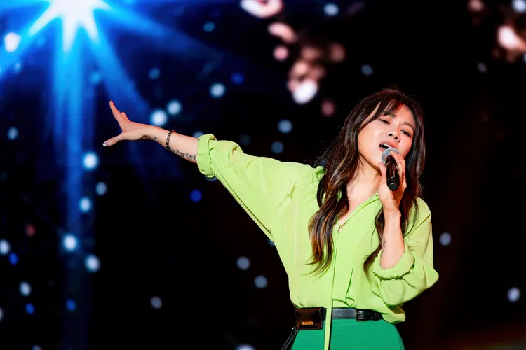 蔡健雅演出趕走烏雲。屏東縣政府提供