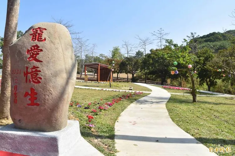 「寵愛憶生」寵物生命紀念園區在燕巢軍人公墓附近。農業局提供