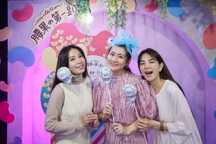 Hebe（左起）、Selina、Ella在性別揭曉派對上開心合影。翻攝Selina臉書