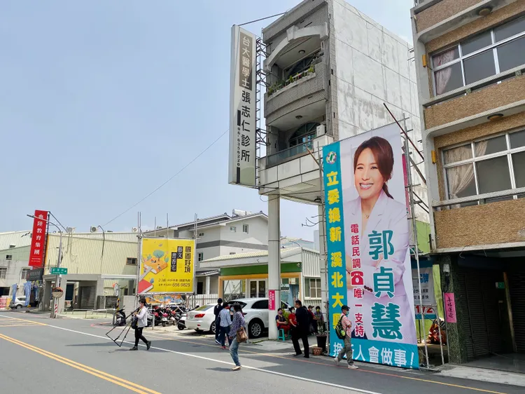 郭貞慧指稱是地主自行設立看板。王志弘攝