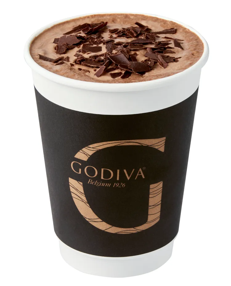 GODIVA 70黑巧克力熱飲售價220元，共有冰熱兩種選擇。業者提供