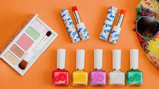 PAUL & JOE變身叛逆少女　搖滾小白貓加持夏妝秀一波亮眼