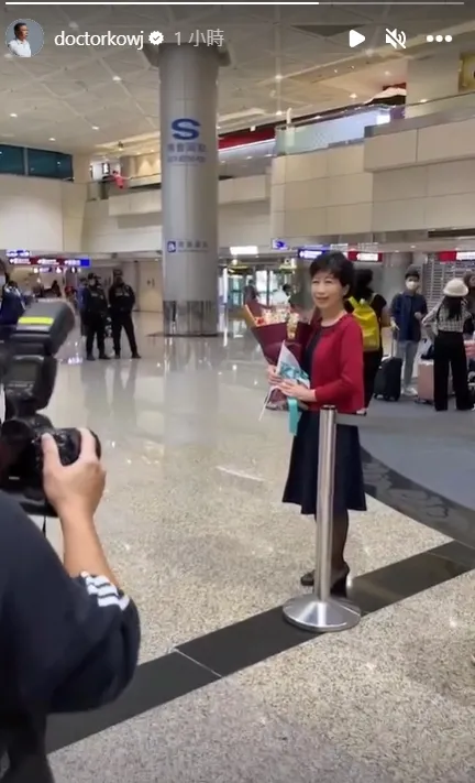 柯文哲訪美今天返台正式宣布參選，太太陳佩琪在機場迎接他。引自柯文哲IG