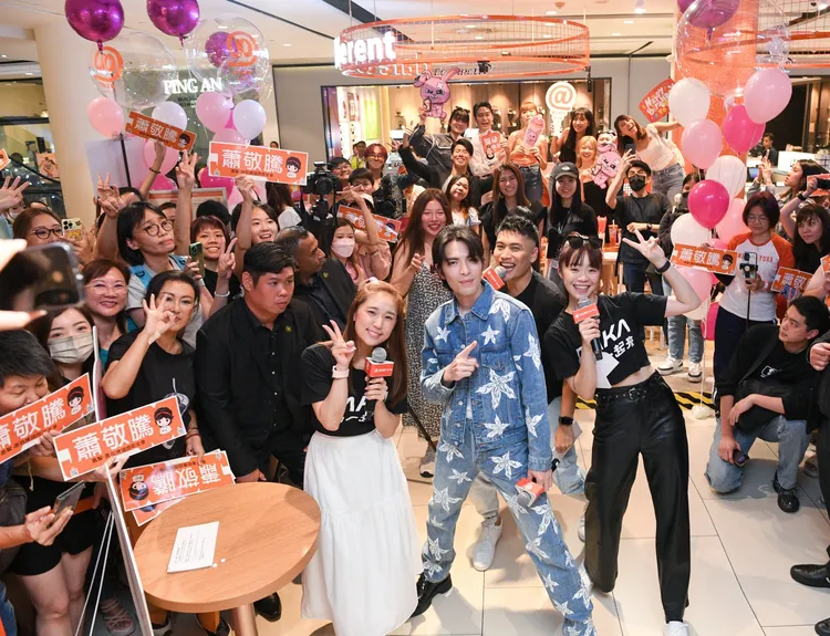 蕭敬騰出席自家手搖飲新加坡店2周年派對。華納音樂提供