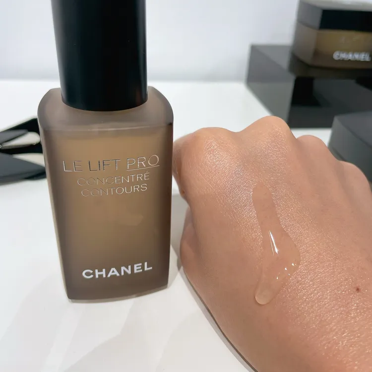 逆齡高效彈力激萃，30ml／6160元、50ml／7700元。張家玲攝