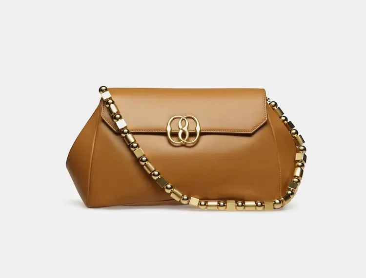 Emblem牛皮珠鍊肩背包，8萬8600元。品牌提供