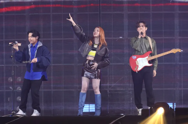 告五人驚喜現身台北小巨蛋。鄭孟晃攝