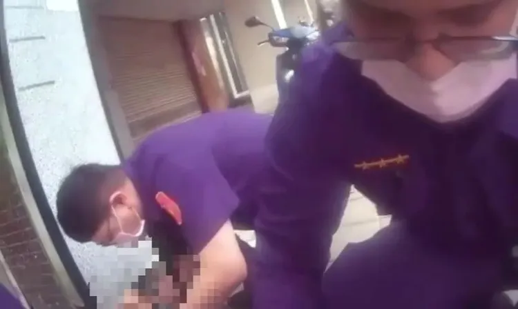 支援警力將糾比壓制。三重警分局提供