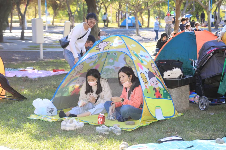 越早報名越有機會獲得市府贈送的紀念野餐墊。資料照片