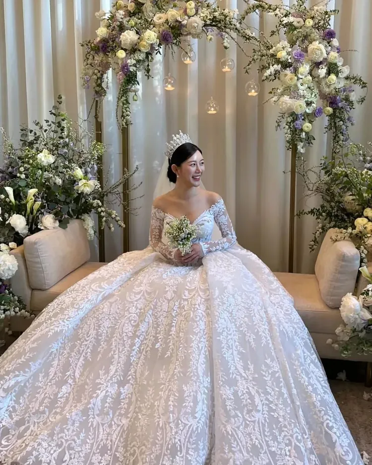 李多寅昨天在新娘室穿的白紗品牌是Pnina Tornai，每件15萬元台幣起跳。翻攝IG