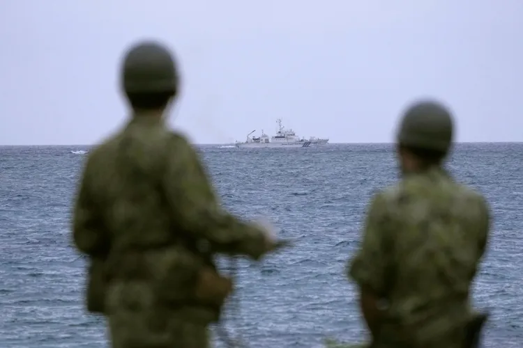 日本海上保安廳搜尋失聯直升機。路透社