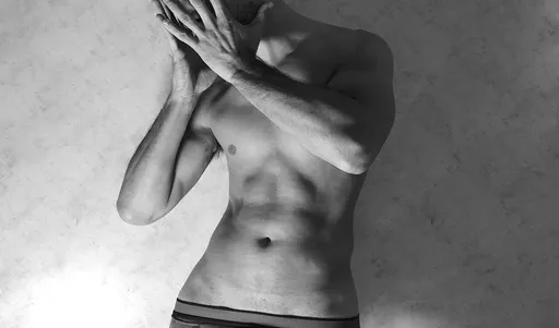 派出所巡佐全裸站值班台 知情者爆:非首次!曾拉滿地屎尿給女警看光