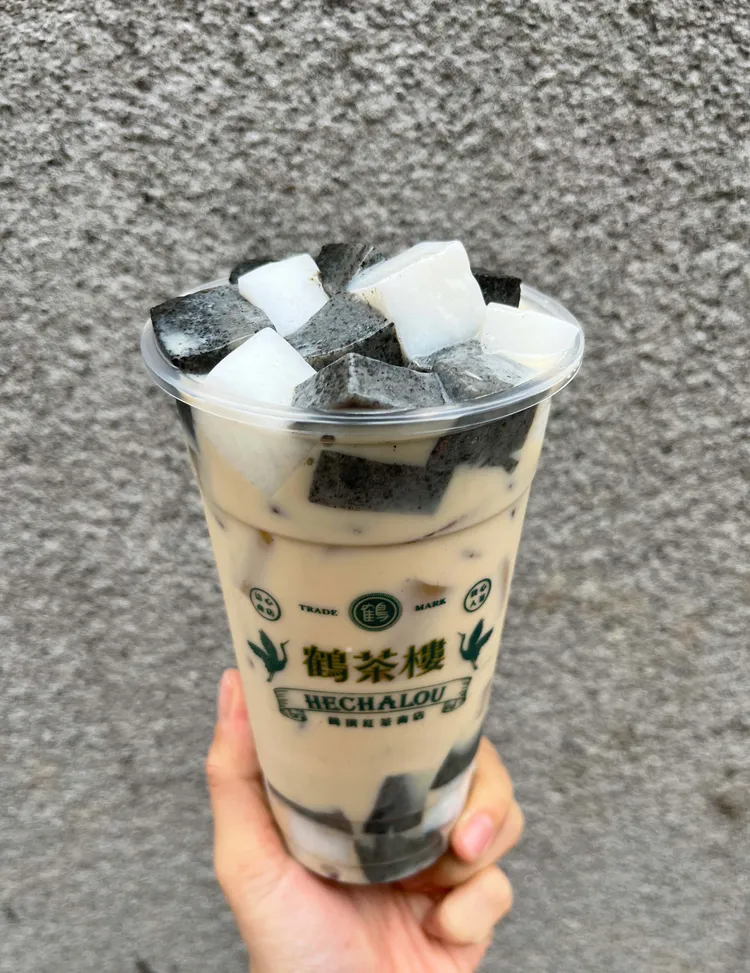 鶴茶樓-芝麻糊凍鶴頂那堤。業者提供