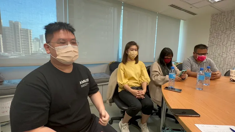 路上觀察學院老張等四名社團管理員，都曾遇到滅團，如今要成立自救會，希望有同樣不幸經驗的人一起連署，要求臉書改善機制。曾佳俊攝