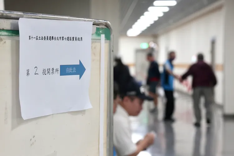 芯費大戰今舉行黨員投票。彭欣偉攝