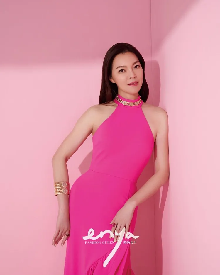 曾馨瑩透露隨著家中小孩長大，而想花更多時間投身公益。翻攝enyafashionqueen IG