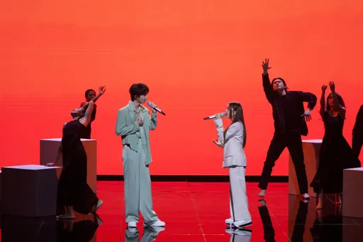 艾薇與男團隊長飆高音驚豔全場 最萌身高差受封「神仙合作」