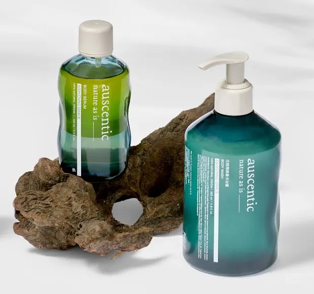 綠藤生機，綠藤推出全新純淨香氛品牌auscentic，以罕見 100% 天然來源，打造微香形態的香氛新選擇，微香沐浴保養組，原價2060元，特價1750元。