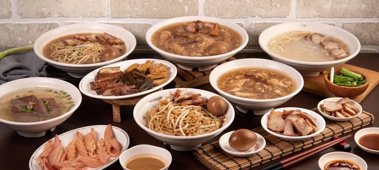 影帝吳慷仁近日在個人臉書分享高雄楠梓在地好滋味「鴨肉李」。觀光局提供