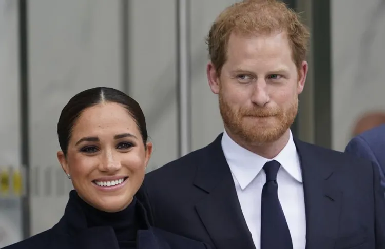 梅根馬可（左）過去的造型之一。圖為梅根馬可與哈利王子（右）出席活動。資料照片