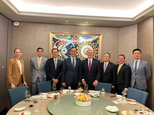 朱立倫和美參議員何文餐敘　談美中台關係喊「國民黨挺身與陸溝通」