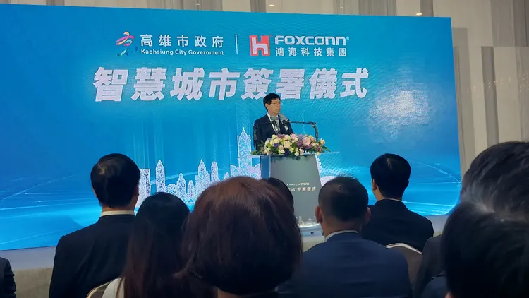 鴻海集團董事長劉揚偉推崇高市府的高行政效率。凃建豐攝