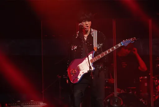 韓國歌手李承允台灣首唱爽見香皂玫瑰花應援 忘情吐舌「你們好棒」