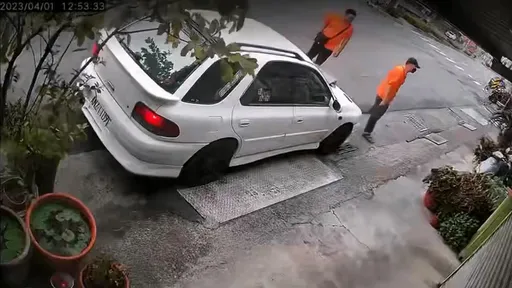 擋車庫拒移車嗆爆女屋主「路不是妳家的」 誰有理?網譏:違規大對決