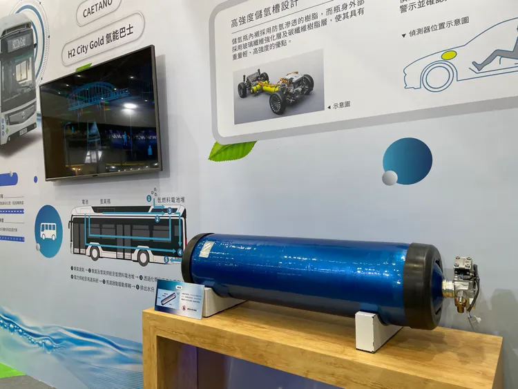 Toyota此次於會場，首次展出未來規劃導入的氫能低底盤巴士Toyota Caetano H2 City Gold動力中的儲氫瓶模組。林浩昇攝