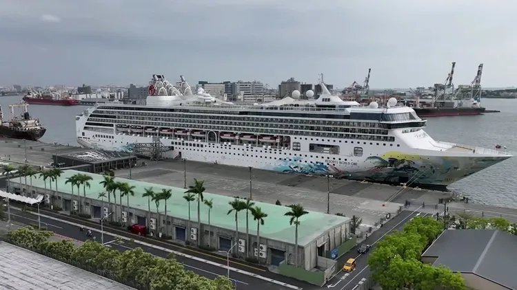 名勝世界壹號採雙母港作業模式，自4月起定期靠泊高雄港。觀光局提供