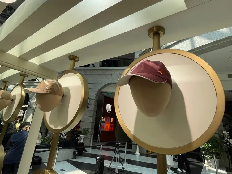 Loro Piana x 玄彬亞太區限定特別版棒球帽，1萬6600元。陳張眾攝