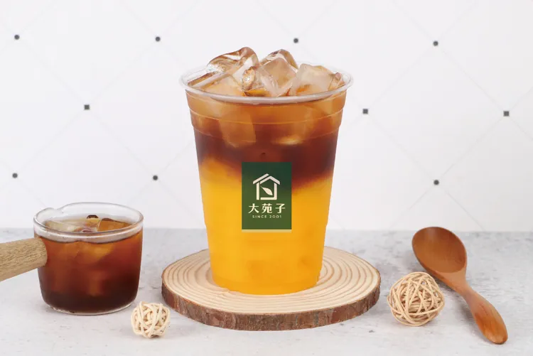 大苑子愛文鮮果咖啡，選用屏東枋山枋寮鮮採愛文芒果，搭配阿拉比卡冷萃咖啡。業者提供 