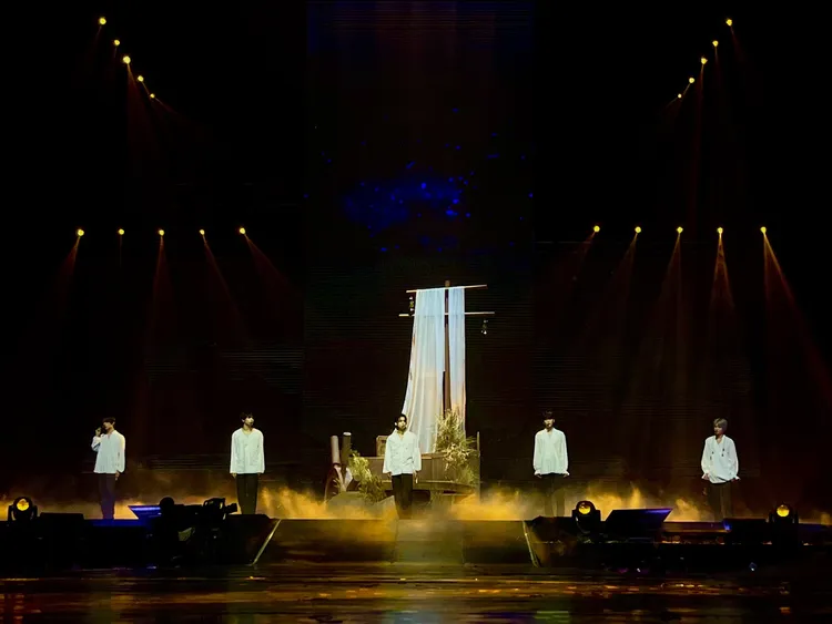 TXT演唱《Farewell, Neverland》時，把首爾場的大船搬來台。Applewood Taiwan提供