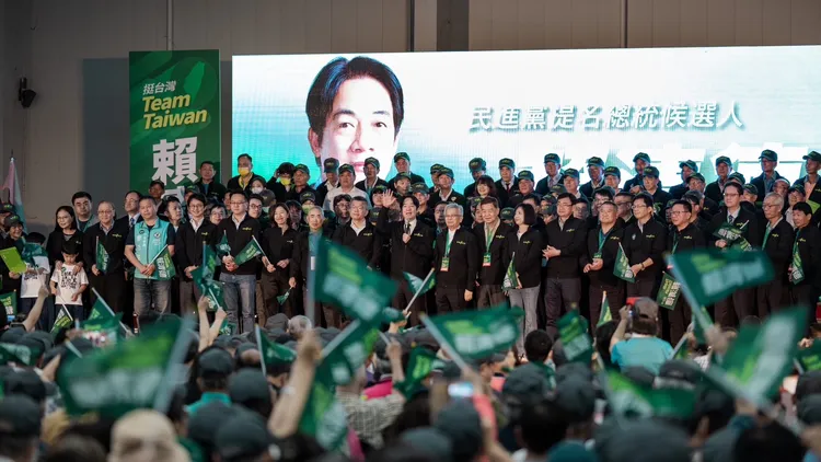 信賴台灣之友會插旗台中，成立大會湧進約2000名支持者。民進黨提供