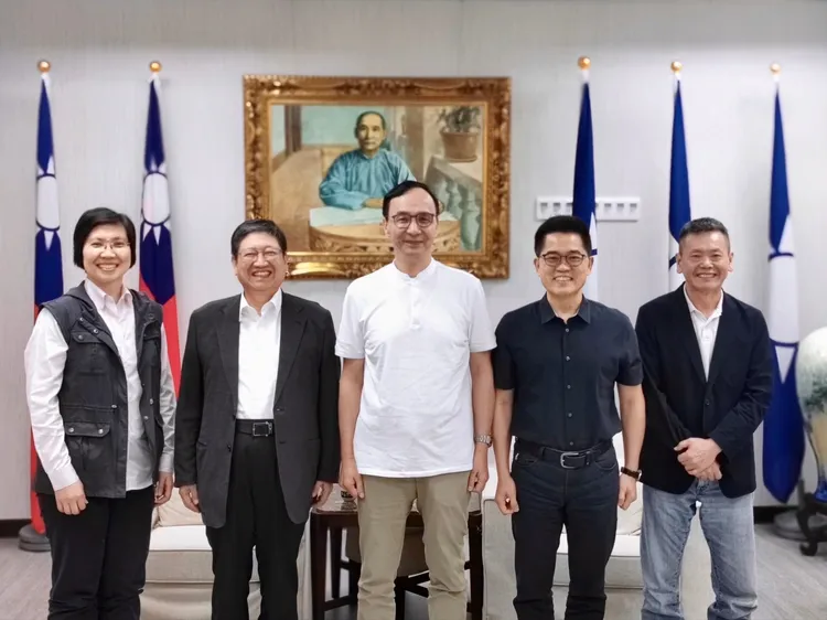 朱立倫出手勸退林為洲。國民黨提供