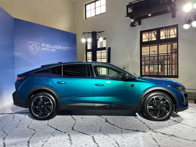 Peugeot 408目前國內無直接競爭對手，類似車格但尺碼更大的，便是日前在國內上市的Toyota Crown。林浩昇攝