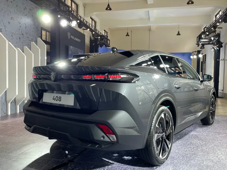 Peugeot 408 Allure車尾燈內部的LED光源則以水平橫向視覺為主。林浩昇攝