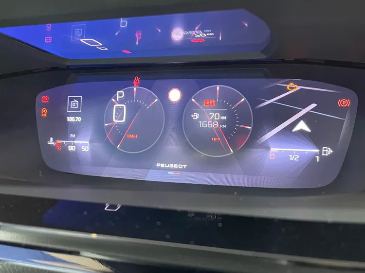 在GT車型上另標配3D QUARTZ立體投影式液晶儀表板。林浩昇攝