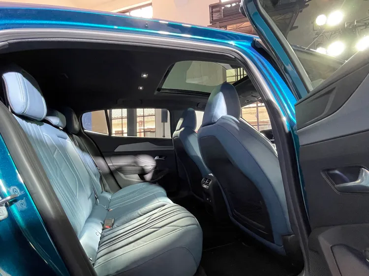 雖然採斜背車體，但後座同步空間依然具有不差水準。林浩昇攝