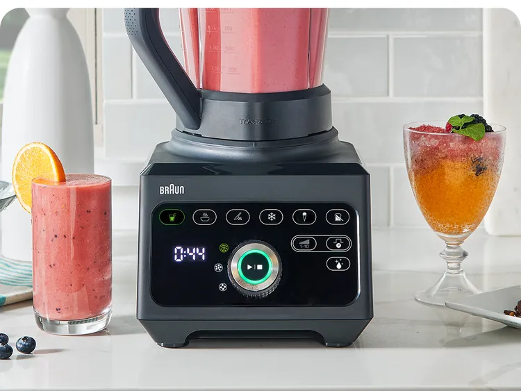 「PowerBlend 9多動向智能調理機」JB9041，內建6大模式 x 3種口感，18種料理模式任意切換。業者提供