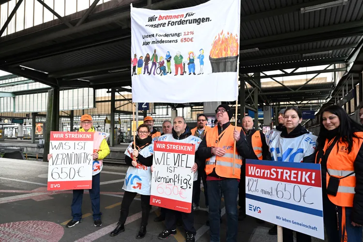 德國鐵路運輸業員工21日發動罷工。美聯社